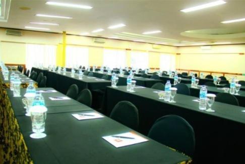 Grand Prioritas Hotell Bogor Exteriör bild
